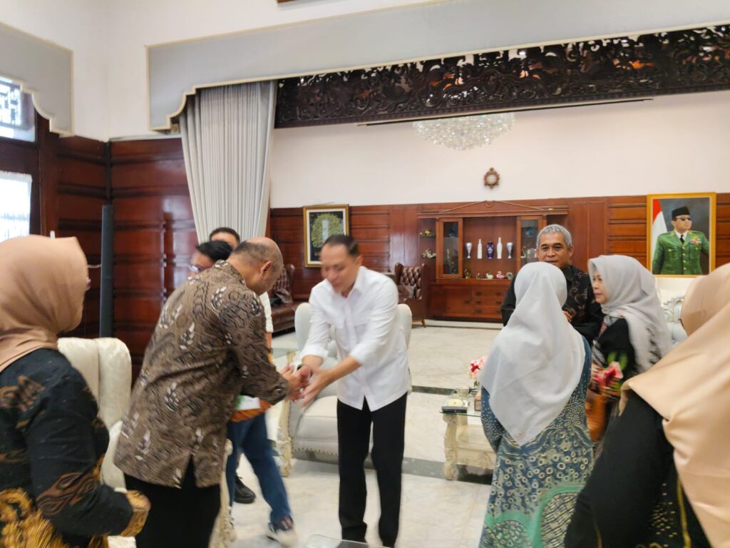 Rektor UHT dan Walikota Surabaya Bahas Skema Bantuan Kuliah bagi Mahasiswa