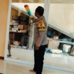 Kapolsek Kenjeran Peringatan Isra’mi’raj Nabi Muhammad Saw Di Kegiatan Bakti Sosial Berupa bersih-bersih Masjid