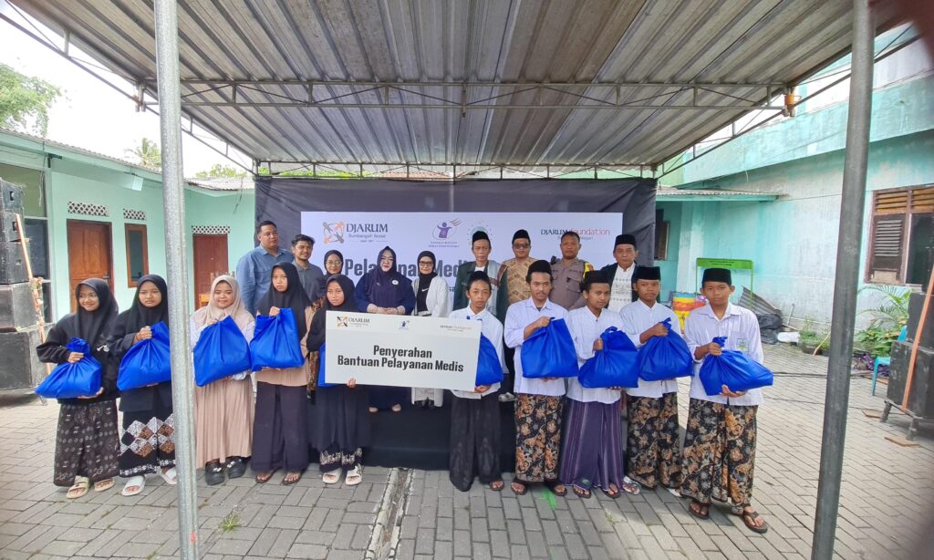 Ratusan Warga  Wungkirsari Ikuti Baksos Djarum Foundation Dan Ybsi  Ke 31 Di Pp Salafiyah Al Qodir Sleman