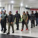 Irspektur Kodaeral IX Sambut Kedatangan Tim Itjen TNI di Bandara Pattimura Ambon