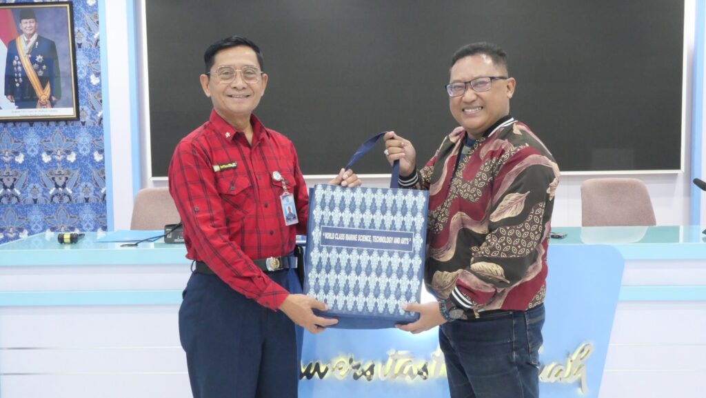 Coaching ideasi P2MW (Program Pembinaan Mahasiswa Wirausaha) UHT