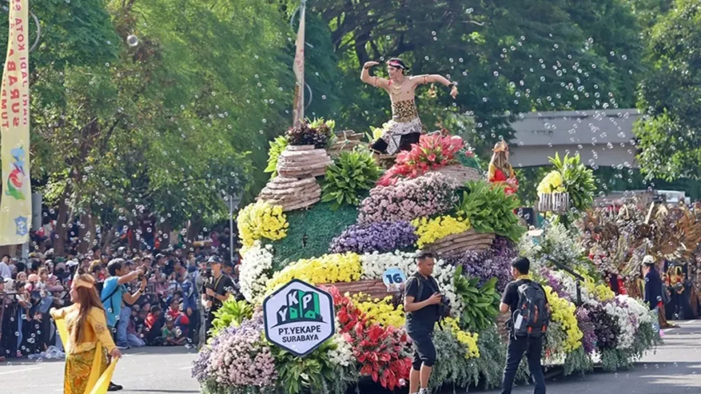 Surabaya Vaganza 2026 Hadir Lebih Megah dengan Parade Mobil Hias dan Light Show