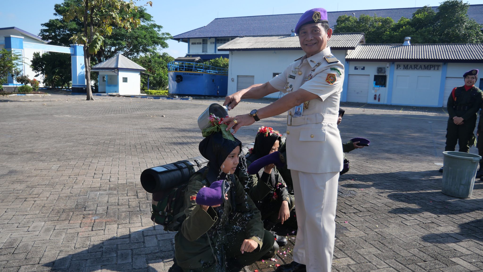 UHT Dorong Mahasiswa KIP-K Berprestasi dan Berjiwa Bela Negara Melalui Menwa