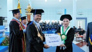 Kembangkan Biomaterial dari Kitosan, Prof Sularsih Dikukuhkan Jadi Guru Besar UHT