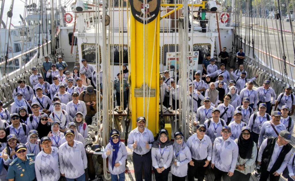 Fakultas Hukum UHT dan ISILL Perdalam Hukum Laut di KRI Bima Suci