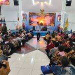 “Nggak Cuma Pinter”, Pesan Kepemimpinan Kreatif Wakil Rektor II UHT untuk Mahasiswa Baru