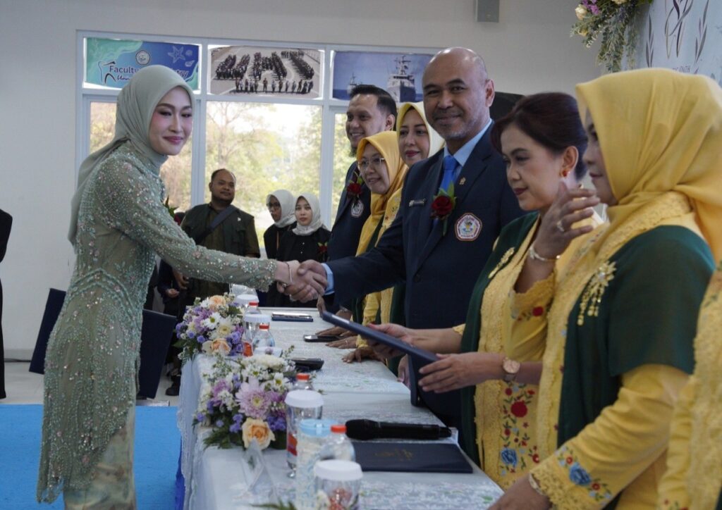 UKomnas 92 Persen, FKG UHT Lepas 21 Dokter Gigi Baru ke Dunia Profesi