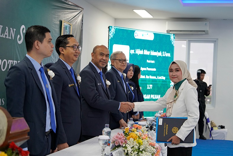 Cetak Apoteker Profesional dan Inovatif, UHT Dorong Penguatan Industri Farmasi Nasional