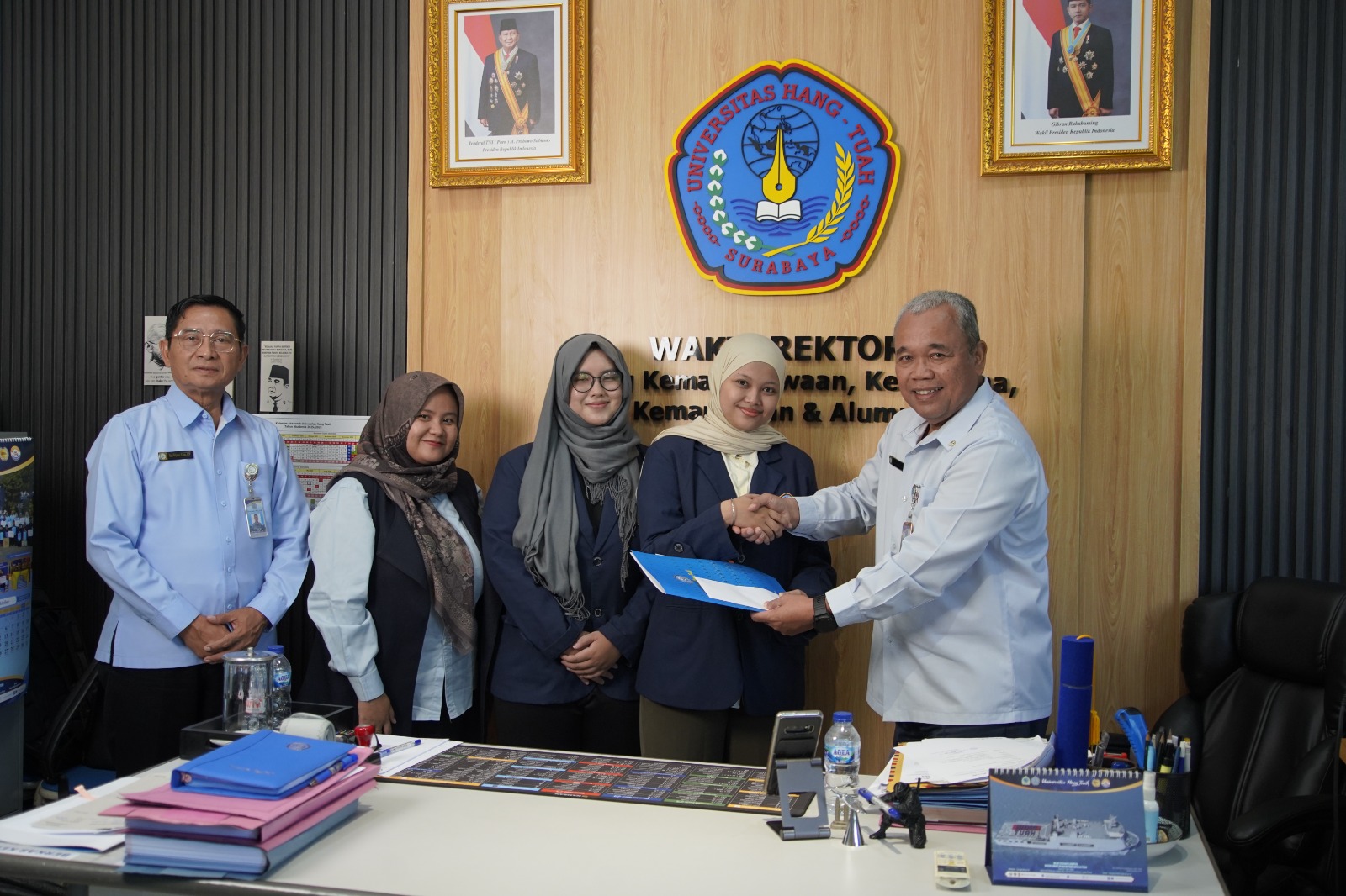Dukung Kreativitas Mahasiswa, UHT Serahkan Dana PKM 2026